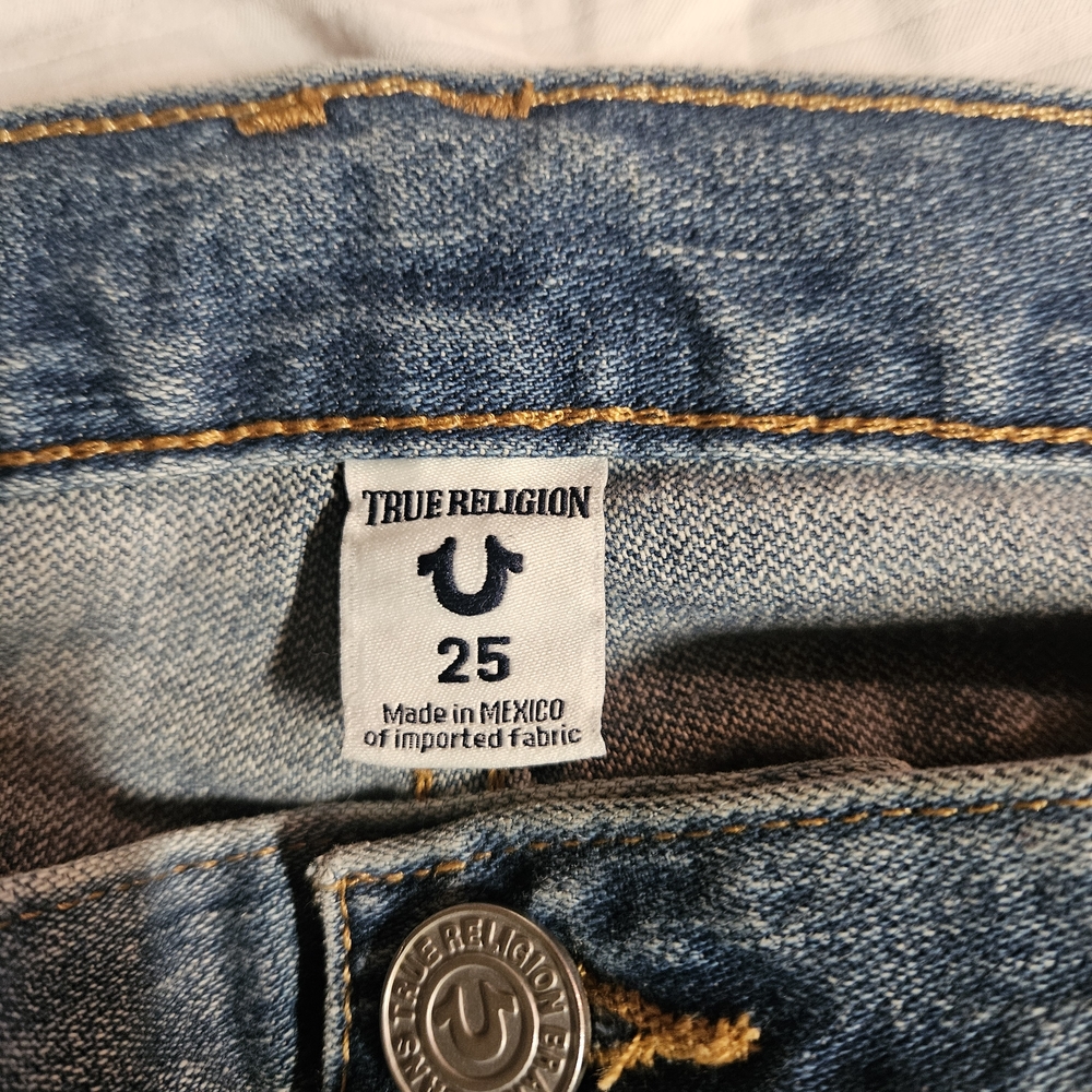 True Religion Blue Cropped Jeans with Embroidered Floral Patches - Picture 10 of 16